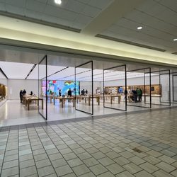 Apple Maine Mall