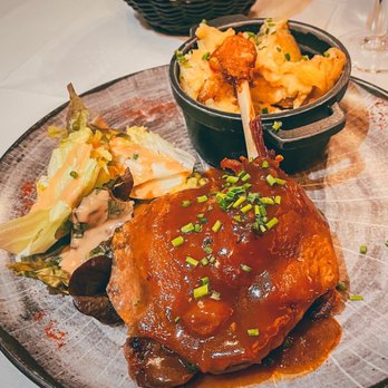 Le Bistro Marbeuf - Duck confit - French Near Me - Paris, 75 Le Bistro Marbeuf - Duck confit - French Near Me - Paris, 75