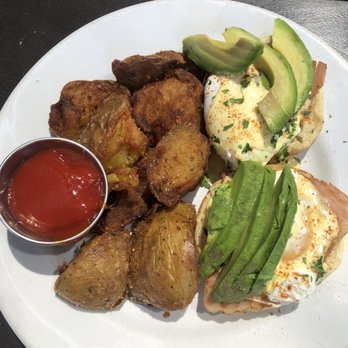 Cliff Dining Pub - Eggs Benedict - Sushi Bars Near Me - Draper, Utah