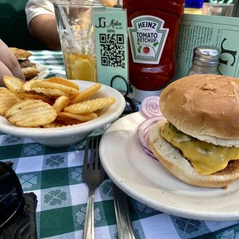 J.G. Melon - Cheeseburger Cottage Fried Potatoes - American Near Me - New York, New York J.G. Melon - Cheeseburger Cottage Fried Potatoes - American Near Me - New York, New York
