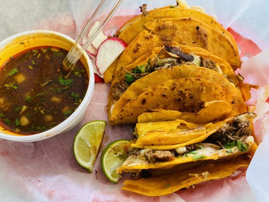 La Reyna Azteca Tacos Y Tortas by null