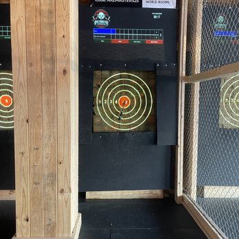 Smash N Axe - Beginners luck!! - Axe Throwing Near Me - San Antonio, Texas