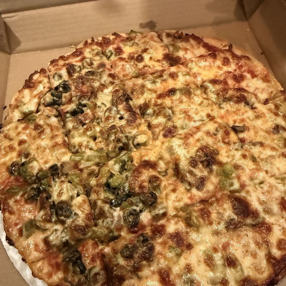 Lou Malnati's Pizzeria - Extra Crispy Thin Crust - Pizza Near Me - Carol Stream, Illinois Lou Malnati's Pizzeria - Extra Crispy Thin Crust - Pizza Near Me - Carol Stream, Illinois