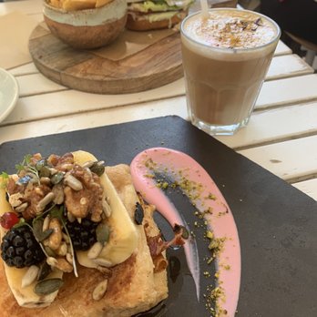 Brunch & Cake - French Toast, Iced Vanilla Latte - Breakfast & Brunch Near Me - Barcelona, B Brunch & Cake - French Toast, Iced Vanilla Latte - Breakfast & Brunch Near Me - Barcelona, B