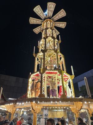 Christmas market at Cologne Cathedral by null