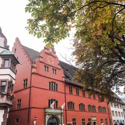 Tourist-Information - The beautiful building housing the tourist information at rathausplatz, october 2016