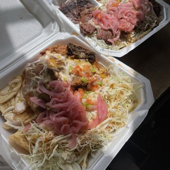 Kroozin Food Park - Pollo con tajadas and Chuleta con tajadas - Food Trucks Near Me - Houston, Texas Kroozin Food Park - Pollo con tajadas and Chuleta con tajadas - Food Trucks Near Me - Houston, Texas