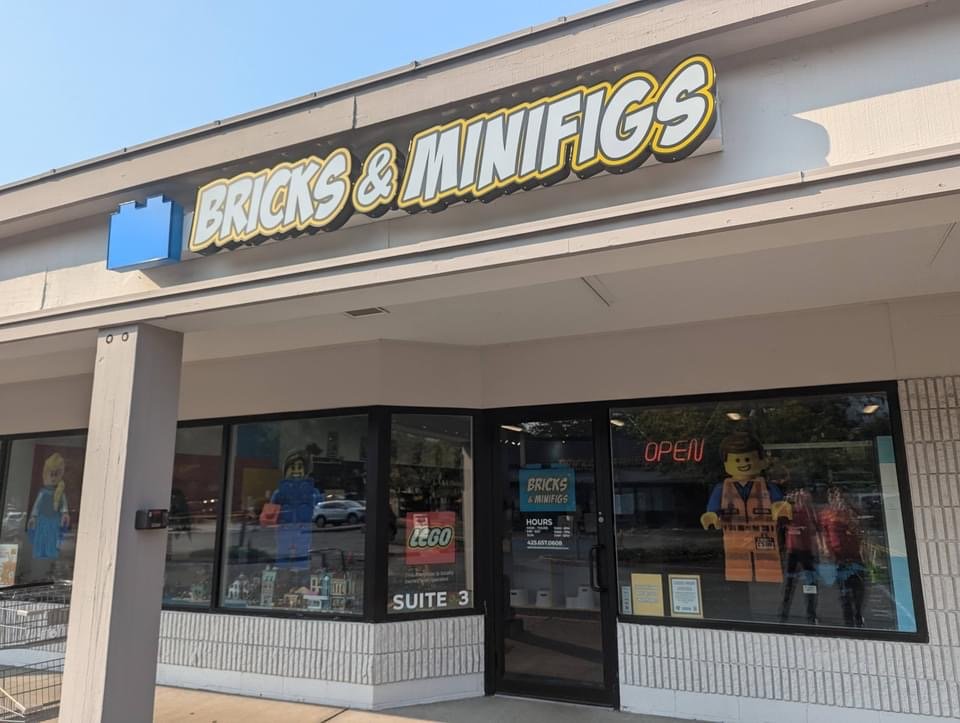 BRICKS & MINIFIGS Updated September 2024 1490 NW Gilman Blvd