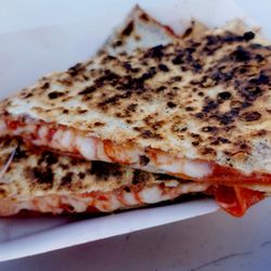 SuperFarm SuperTruck - Pizzadilla: Pepperoni pizza meets quesadilla. Perfectly prepared and easy to eat!