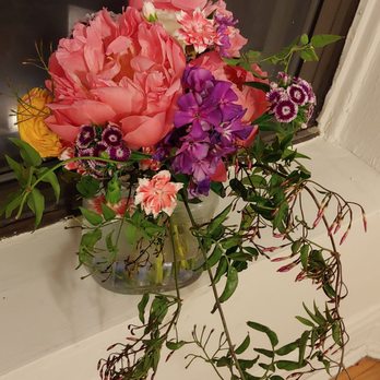 Cornell Florist - Small bouquet with trailing elements - Florists Near Me - Chicago, Illinois