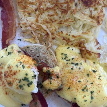 Broken Yolk Cafe - Classic Eggs Benedict - American Near Me - Buena Park, California