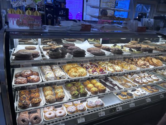 Aldo's Bakery by null
