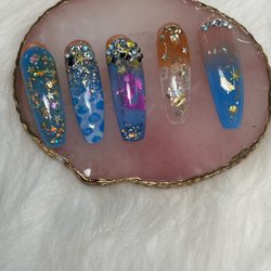 This is what you call mermaid acrylic set. It's been done at G.M.M. Nails