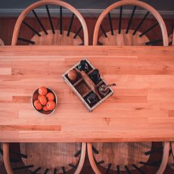 Martina Lipperini Design - A fun dining layout, featuring natural materials.