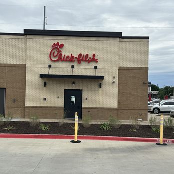 Chick-fil-A - Drive Thru - Fast Food Near Me - Irving, Texas