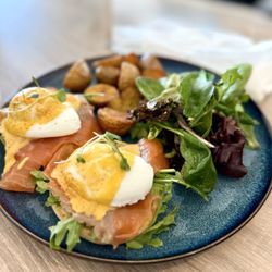 Karkumi Cafe - Smoked Salmon Eggs Benedict