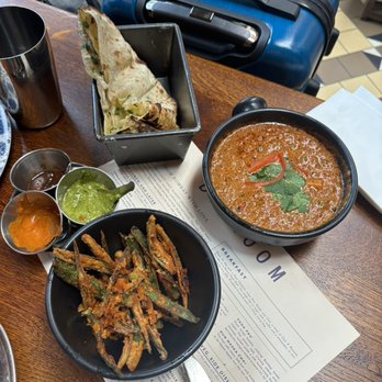 Dishoom - Okra Fries, Cheese Naan, Mattar Paneer - Indian Near Me - London, XGL
