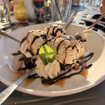 Sunset Grille - Turtle brownie sundae - Seafood Near Me - Ocean City, Maryland