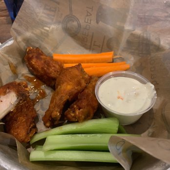Junior's - Wings! - American Near Me - Albany, New York