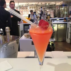 Pharmacie Drugstore de Champs-Élysées - Excellent place for drinks and people watching
