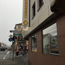 Commerzbank - Ansicht von Straße