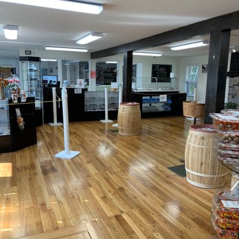 Robin’s Confections - the inside of a store - Candy Stores Near Me - Biddeford, Maine