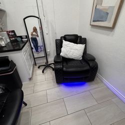 The IV station - Look how cozy that recliner is while getting your iv therapy!!!