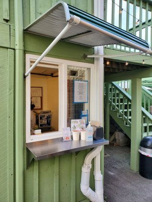 Alleyway Ice Cream by null