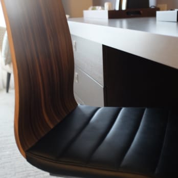 Hotel 10 - Room desk - Hotels Near Me - Montreal, Quebec Hotel 10 - Room desk - Hotels Near Me - Montreal, Quebec