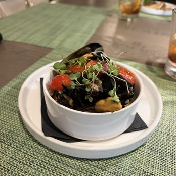 Luna Lux - WHITE WINE STEAMED MUSSELS - Lounges Near Me - St. Petersburg, Florida Luna Lux - WHITE WINE STEAMED MUSSELS - Lounges Near Me - St. Petersburg, Florida