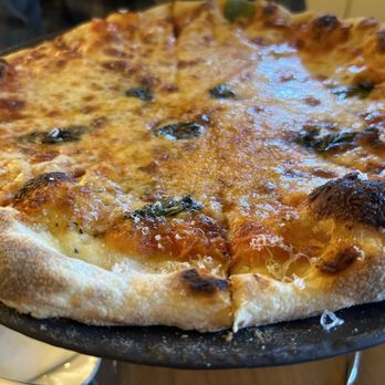 Good Ground Tavern - Napolitano stone baked pizza - Cocktail Bars Near Me - Hampton Bays, New York