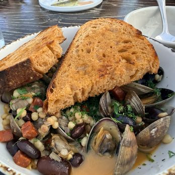 Amiga Amore - CHORIZO Y CLAMS - Italian Near Me - Los Angeles, California Amiga Amore - CHORIZO Y CLAMS - Italian Near Me - Los Angeles, California