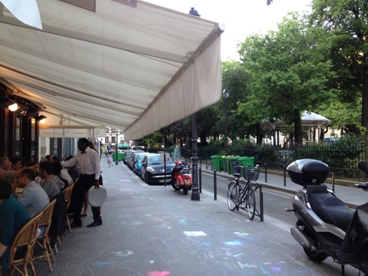 Le Square Trousseau by null