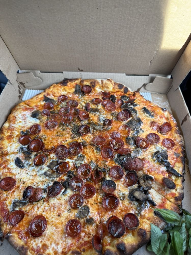 Food from Alessandro's Pizzeria