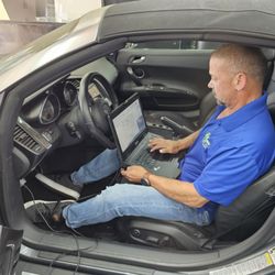 Key MD - Programming and engine computer on an Audi R8 Spyder.