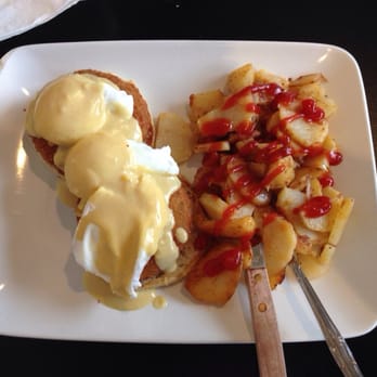 Break Your Fast - Krabbycake Benedict - American Near Me - Union City, California