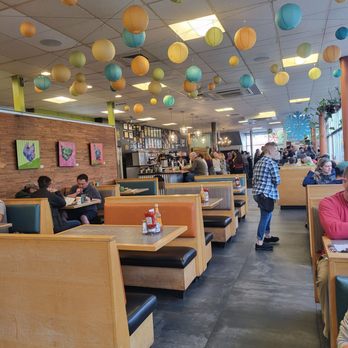 Snow City Cafe - Empty seats with many many customers waiting! Could be 4-5 stars but - Breakfast & Brunch Near Me - Anchorage, Alaska