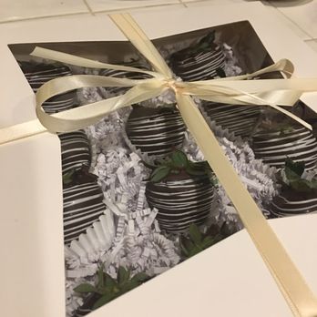 The Sweet Life - Chocolate covered strawberries! - Desserts Near Me The Sweet Life - Chocolate covered strawberries! - Desserts Near Me