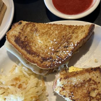 Shipwreck Cafe - Monte Cristo, could've used a bit more powdered sugar evenly dusted - Cafes Near Me - Olympia, Washington
