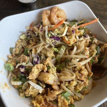 Cafe Melissa - Shrimp Thai fry - American Near Me - Avon Lake, Ohio