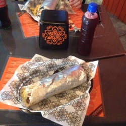 Kebabes - El tamaño del kebab. Te deja lleno pero normal, te recomiendo que le agregues papas a los lados.