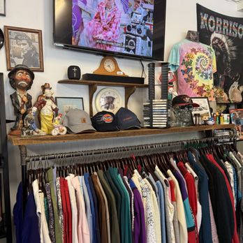 Cut & Run Vintage - Used, Vintage & Consignment Near Me - Richmond, Virginia Cut & Run Vintage - Used, Vintage & Consignment Near Me - Richmond, Virginia