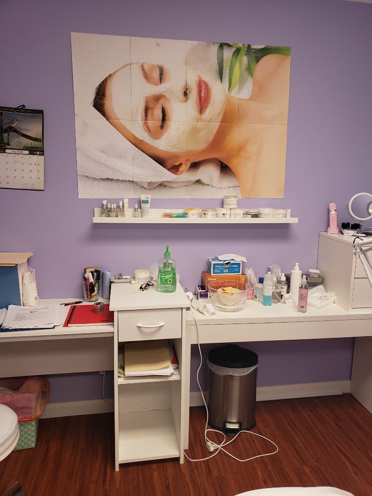 Facials by Cecilia Logo