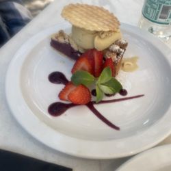 In Pasta - Gelato on pie. Artist!