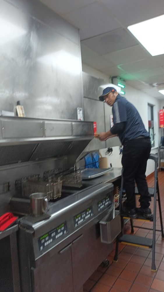 Slide of Ecua Cleaning