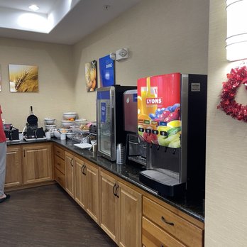 Comfort Suites - Waffle station, pastries, dairy products, & drinks - Hotels Near Me - Wenatchee, Washington Comfort Suites - Waffle station, pastries, dairy products, & drinks - Hotels Near Me - Wenatchee, Washington
