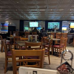 Squire Pub + Social