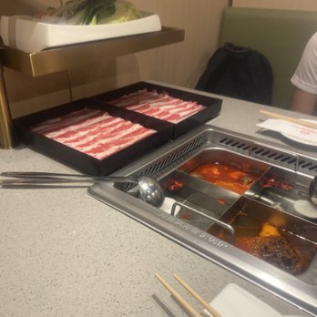 Haidilao Hotpot Flushing - Hot Pot Near Me - Flushing, New York