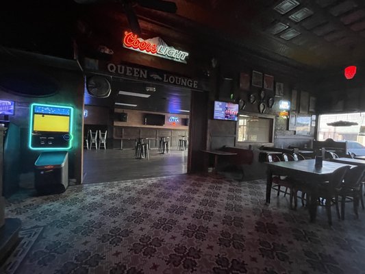 Queen Lounge by null