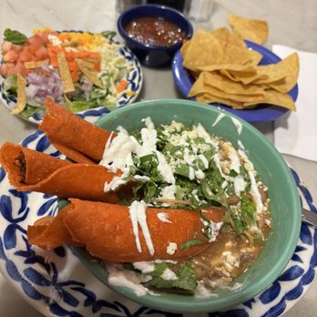 Mi Tierra Cafe & Bakery - Monday lunch special - Mexican Near Me - San Antonio, Texas